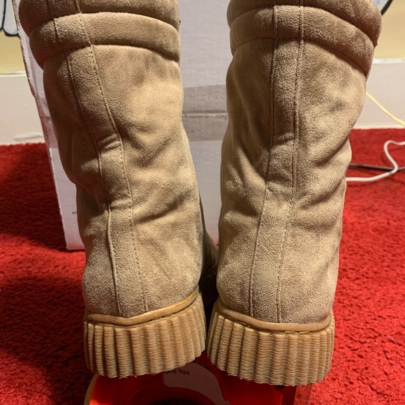 Womens lightweight suade 5 1/2 lace up combat boots. Only worm once - Picture 5 of 7